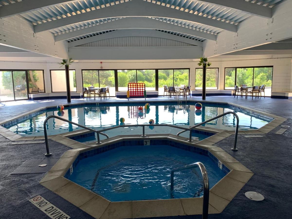 Radisson Hotel Detroit-Farmington Hills Ngoại thất bức ảnh