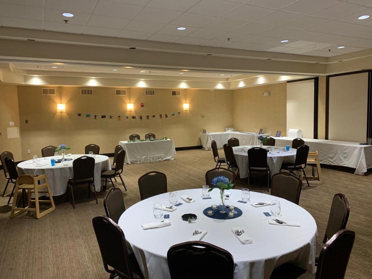 Radisson Hotel Detroit-Farmington Hills Ngoại thất bức ảnh