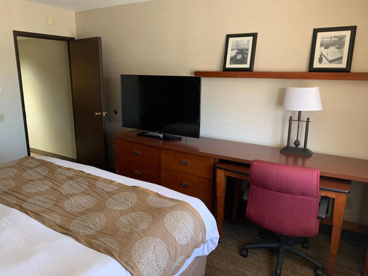 Radisson Hotel Detroit-Farmington Hills Ngoại thất bức ảnh