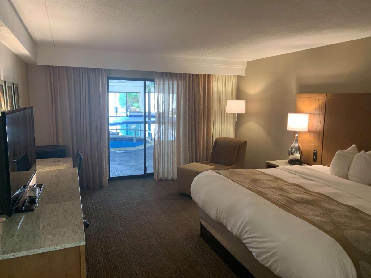 Radisson Hotel Detroit-Farmington Hills Ngoại thất bức ảnh