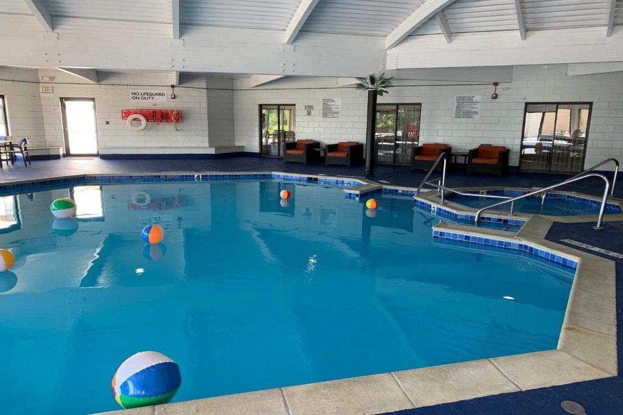 Radisson Hotel Detroit-Farmington Hills Ngoại thất bức ảnh