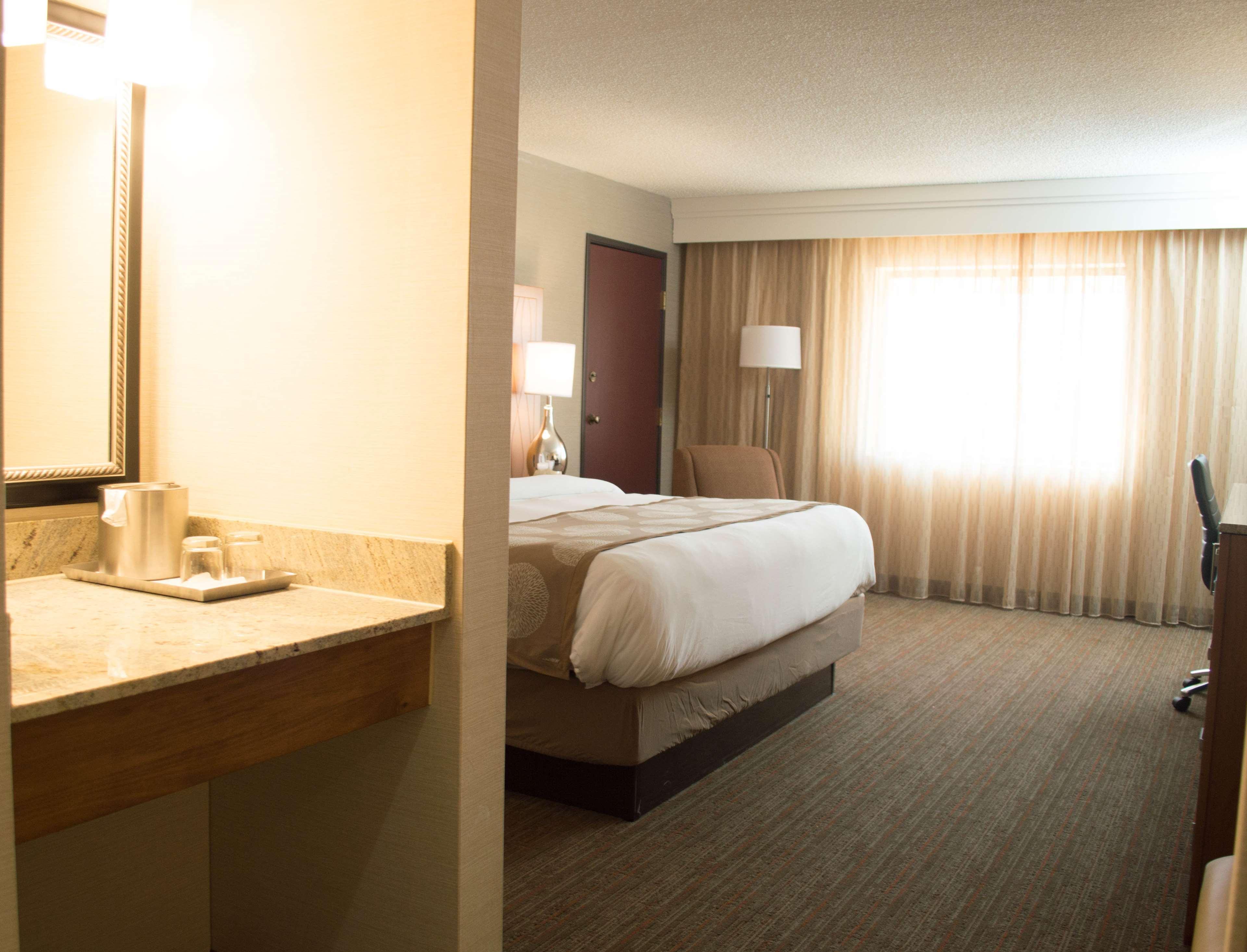 Radisson Hotel Detroit-Farmington Hills Ngoại thất bức ảnh