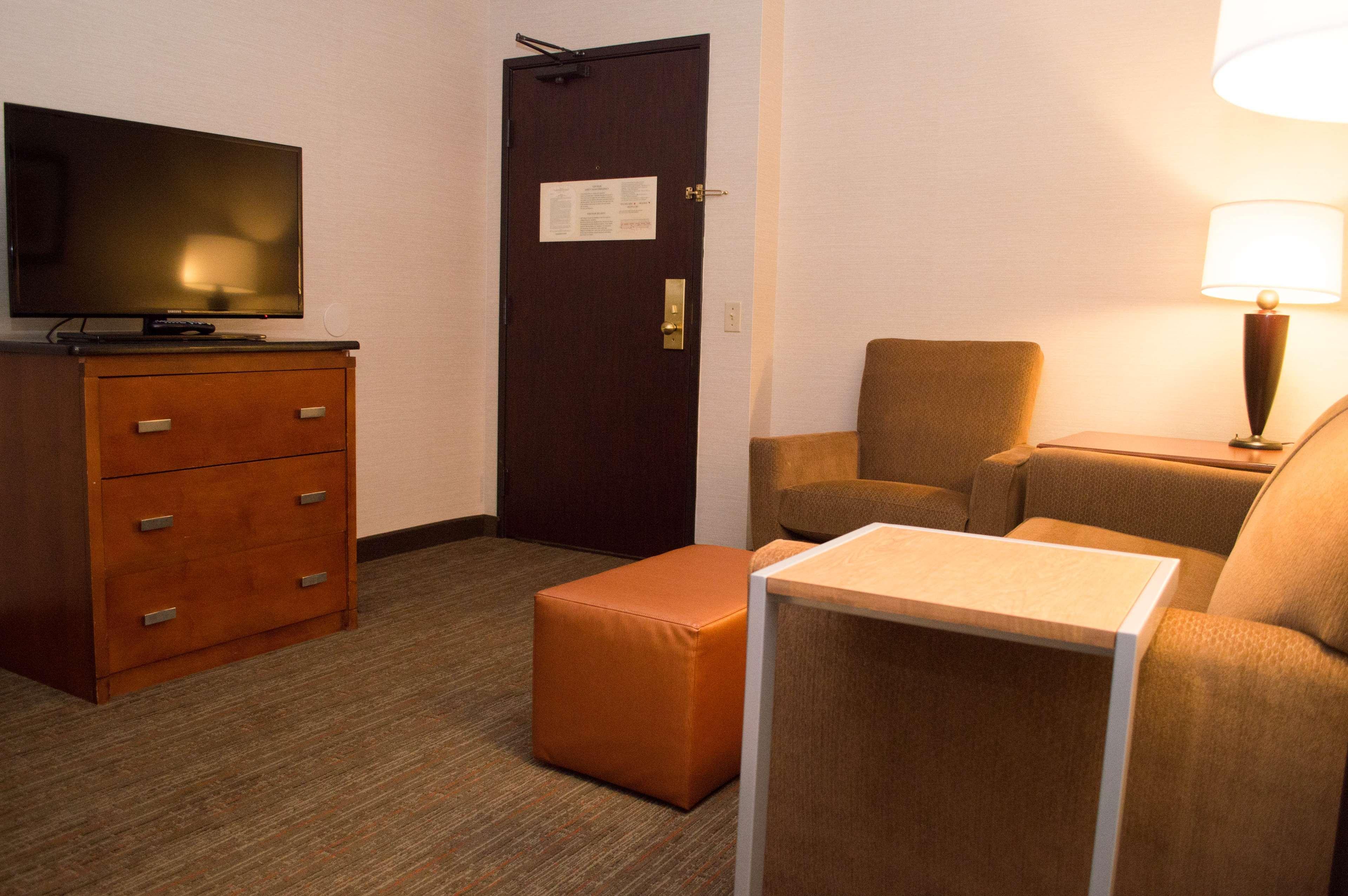 Radisson Hotel Detroit-Farmington Hills Ngoại thất bức ảnh