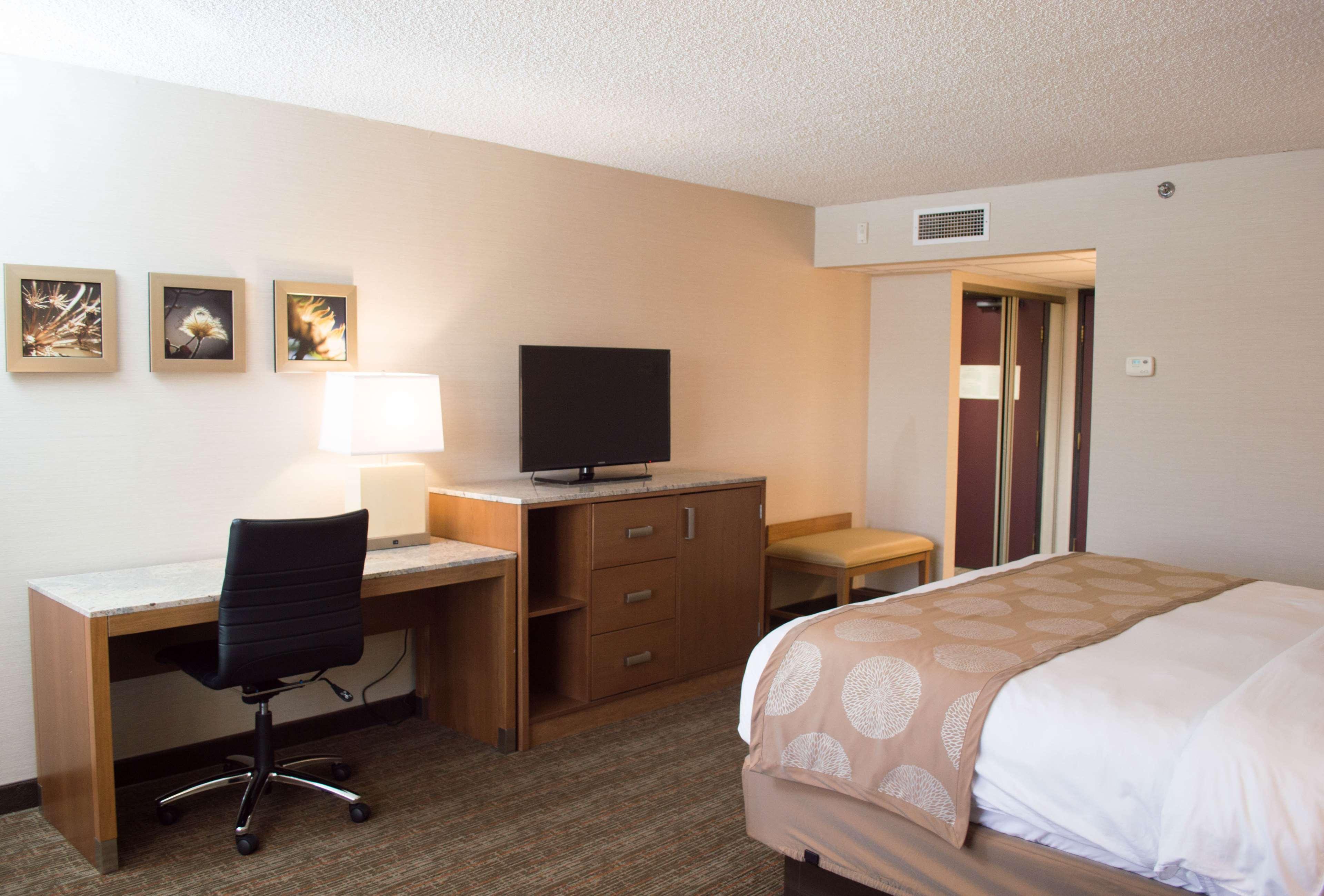 Radisson Hotel Detroit-Farmington Hills Ngoại thất bức ảnh