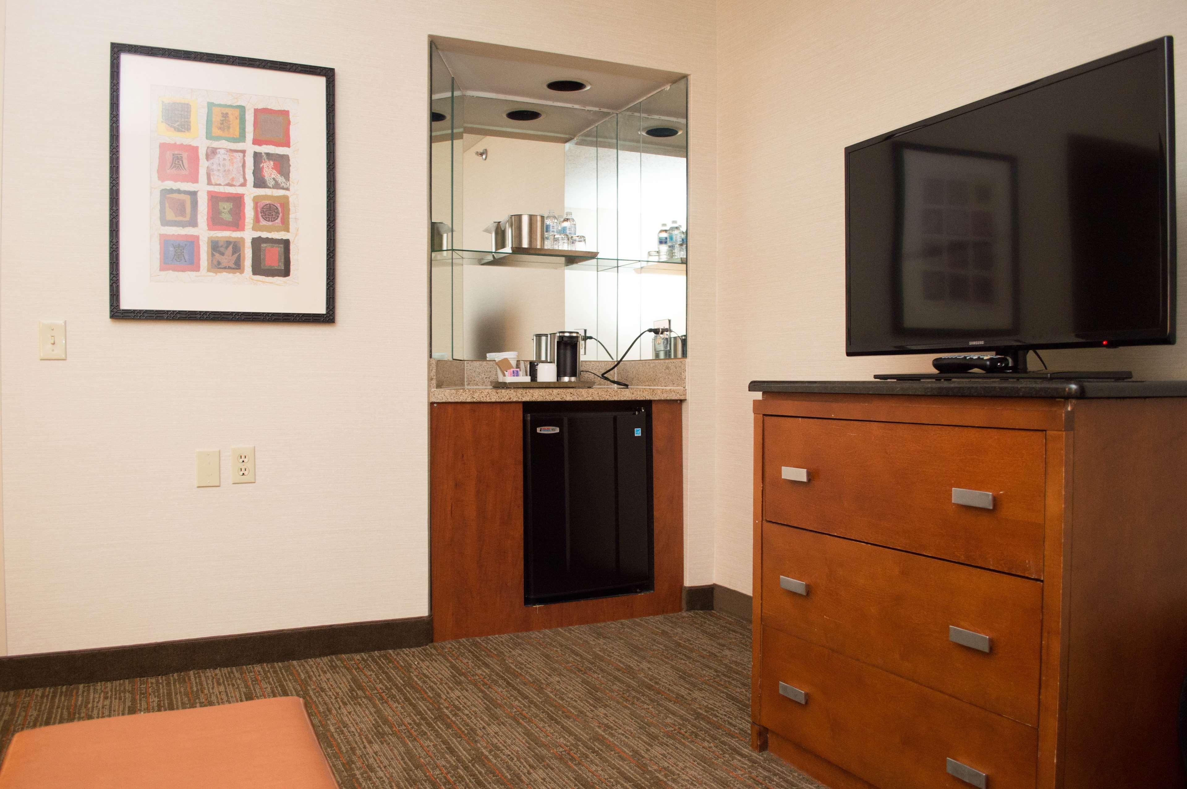 Radisson Hotel Detroit-Farmington Hills Ngoại thất bức ảnh