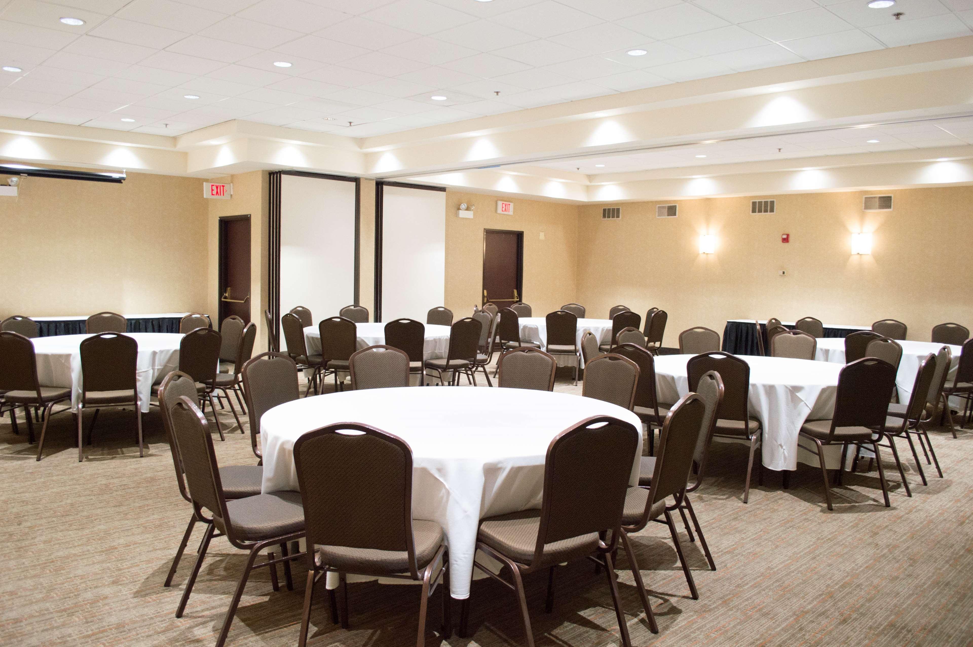 Radisson Hotel Detroit-Farmington Hills Ngoại thất bức ảnh
