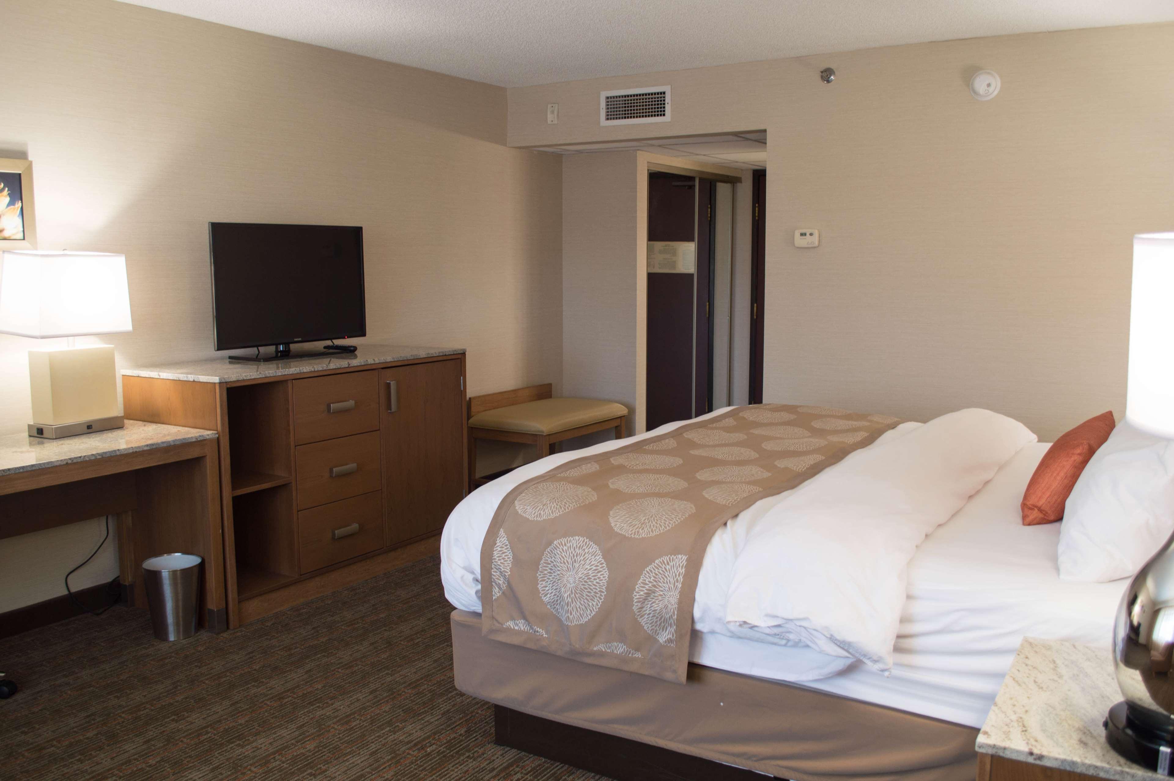 Radisson Hotel Detroit-Farmington Hills Ngoại thất bức ảnh