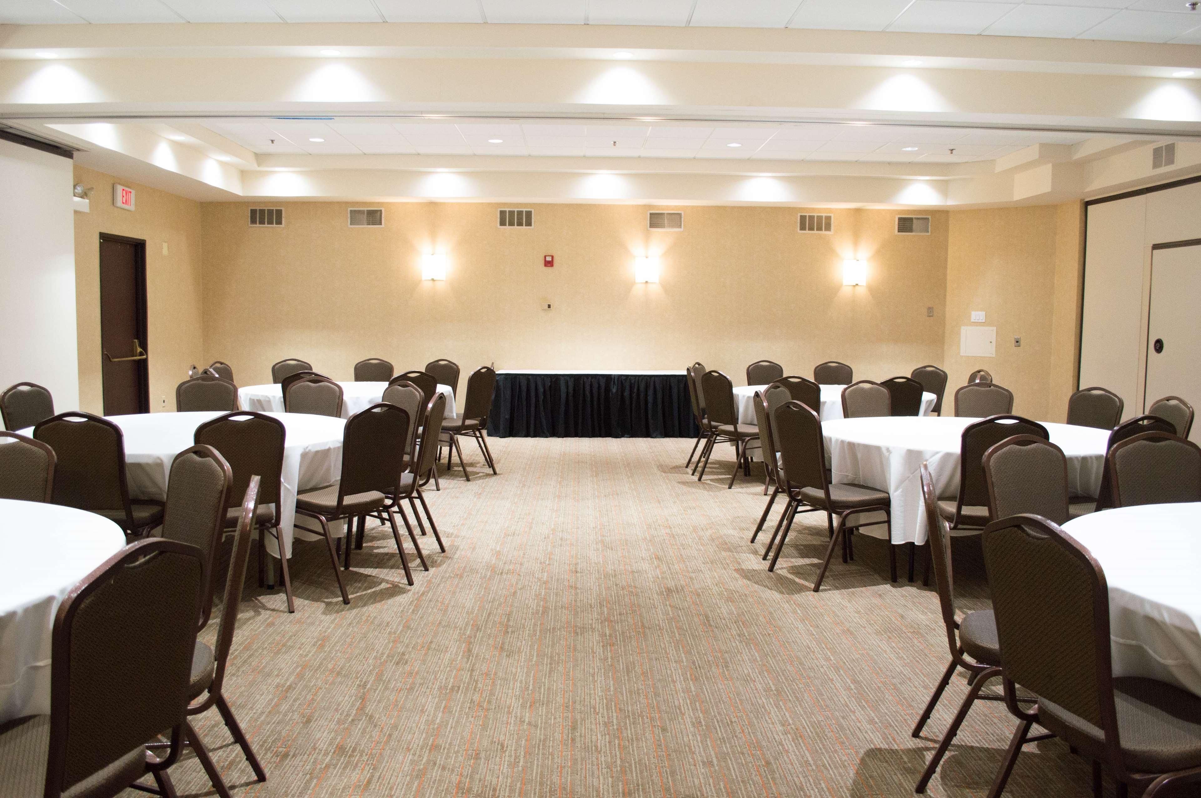 Radisson Hotel Detroit-Farmington Hills Ngoại thất bức ảnh