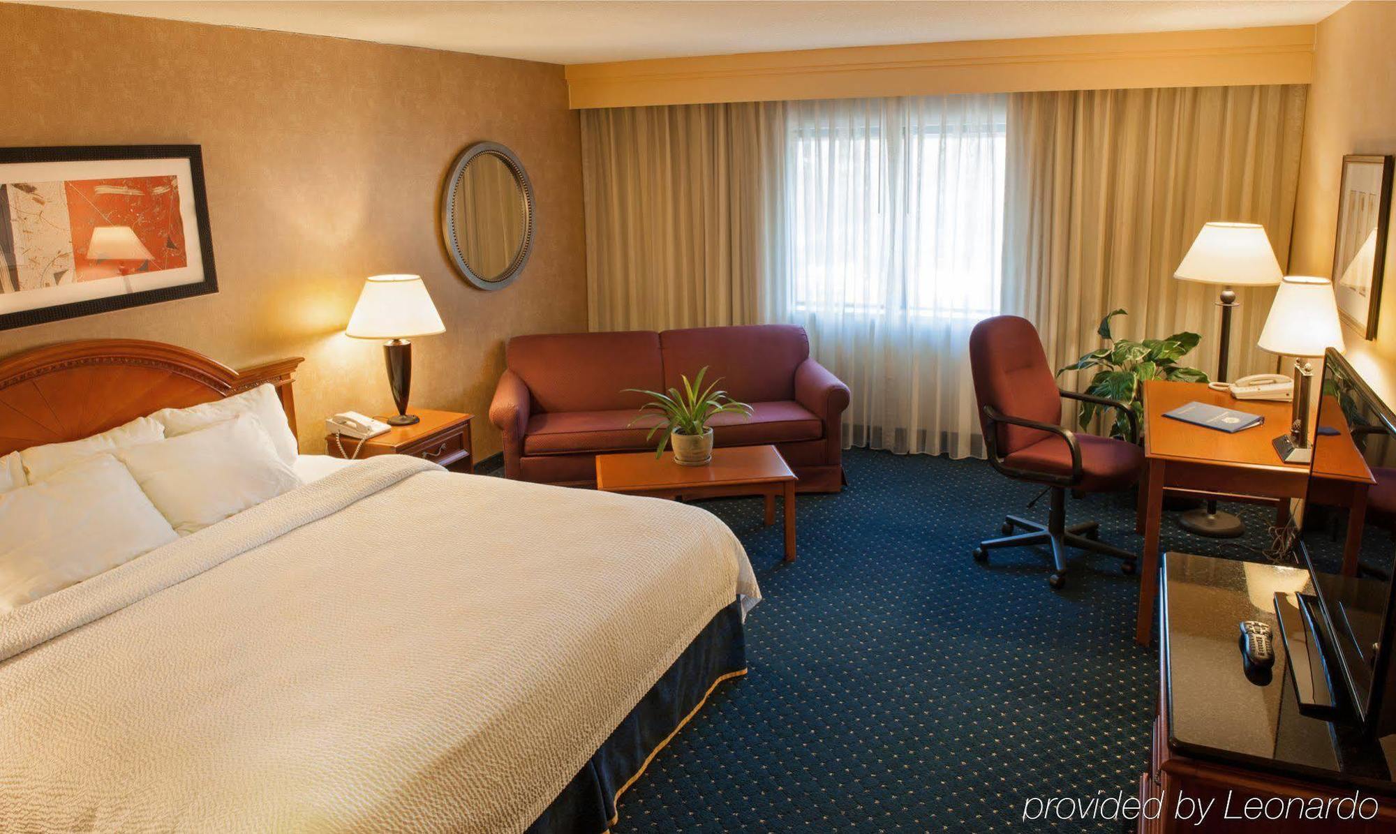 Radisson Hotel Detroit-Farmington Hills Ngoại thất bức ảnh