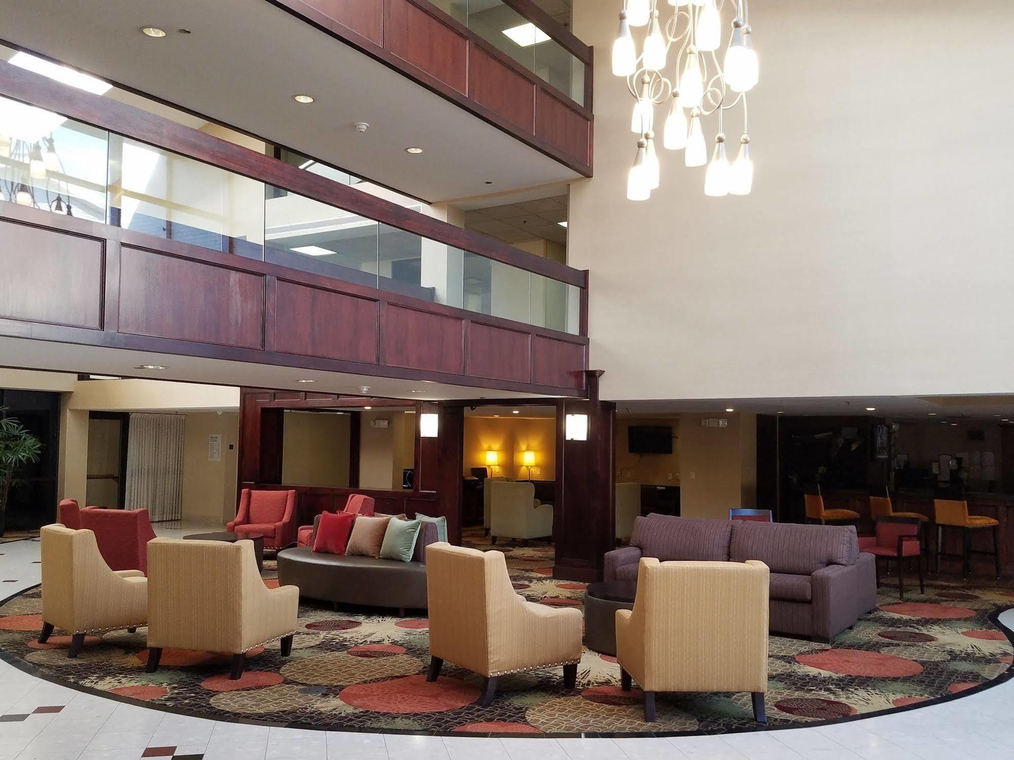 Radisson Hotel Detroit-Farmington Hills Ngoại thất bức ảnh