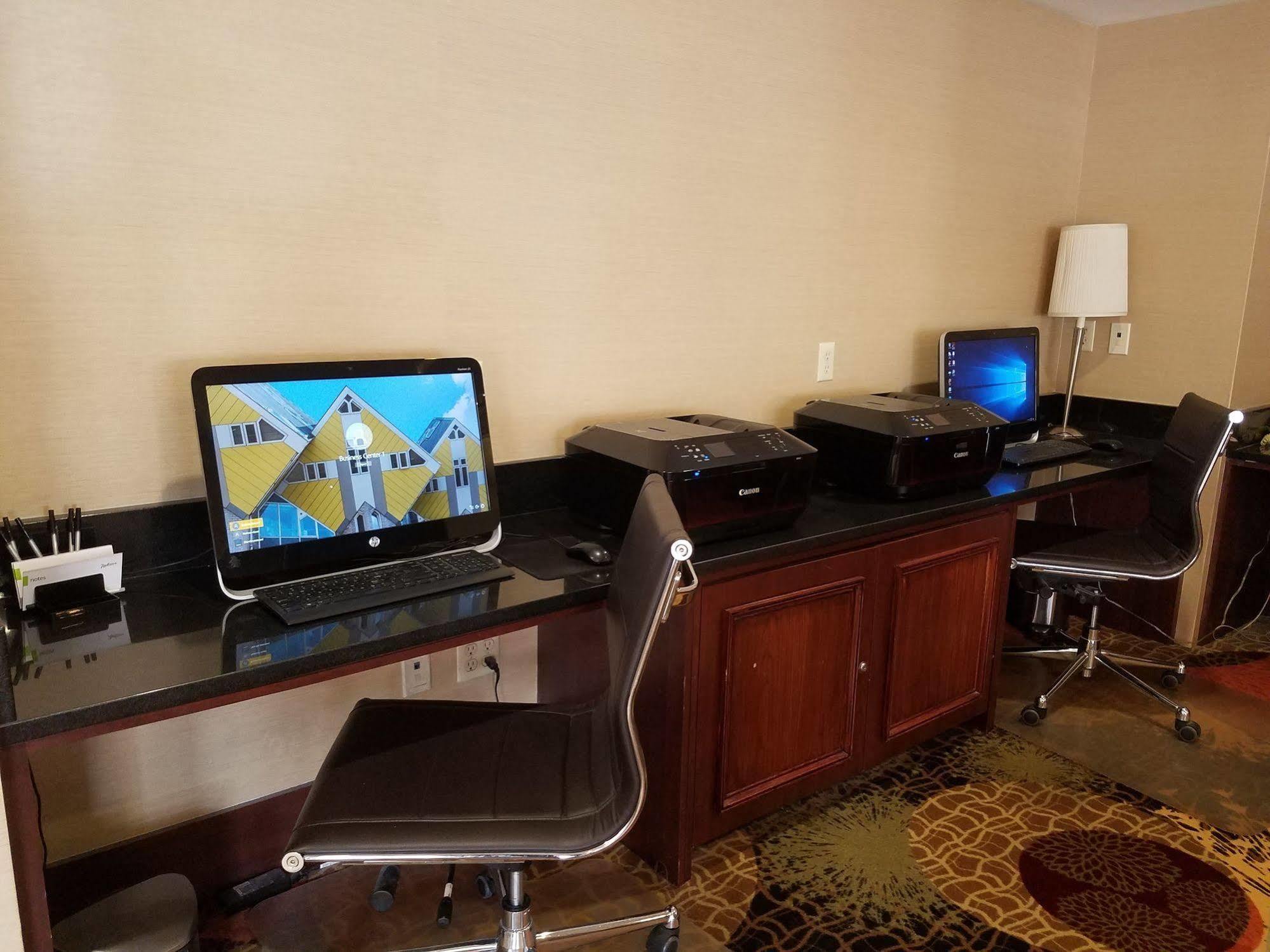Radisson Hotel Detroit-Farmington Hills Ngoại thất bức ảnh