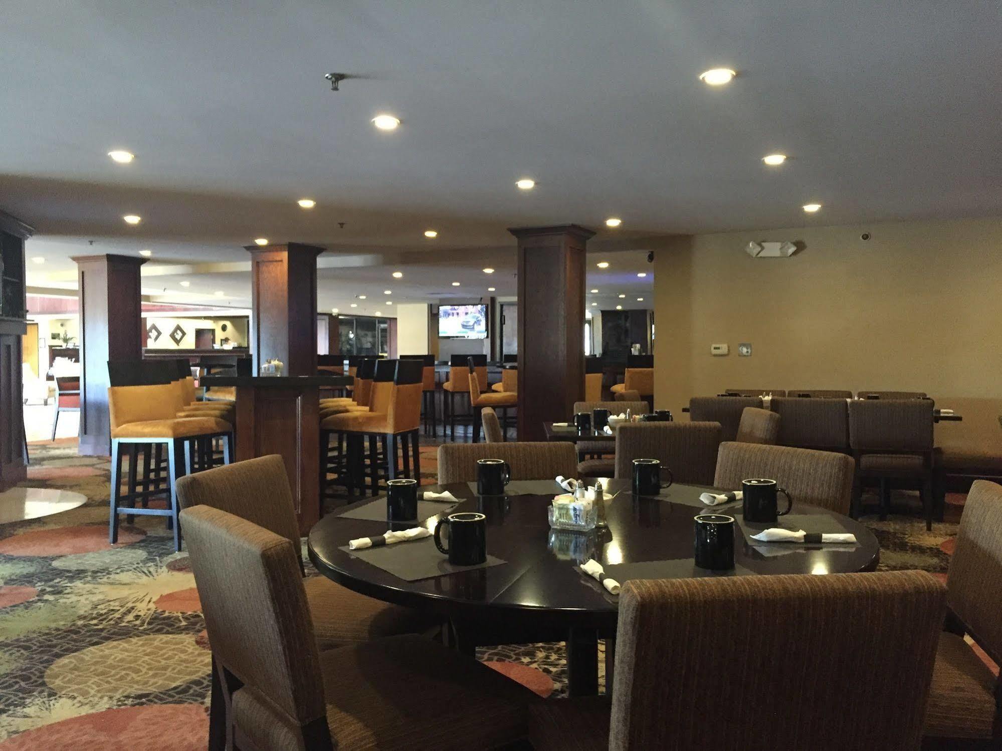 Radisson Hotel Detroit-Farmington Hills Ngoại thất bức ảnh