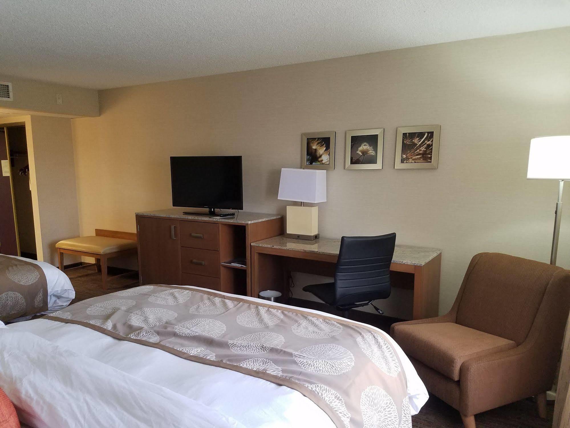 Radisson Hotel Detroit-Farmington Hills Ngoại thất bức ảnh