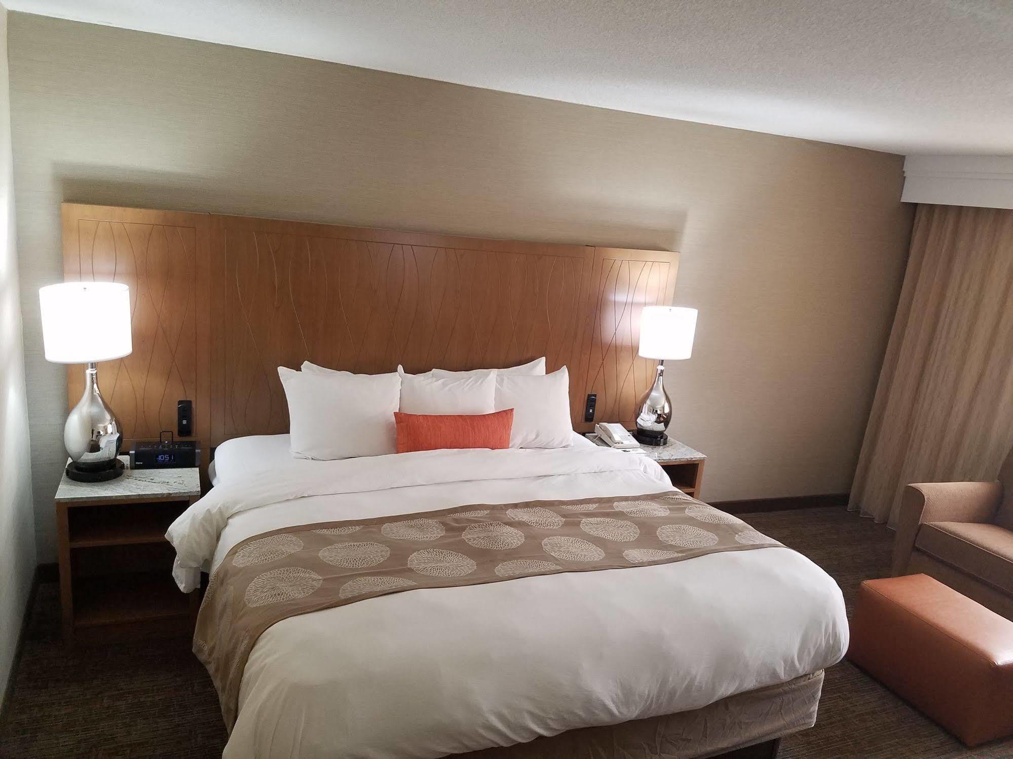 Radisson Hotel Detroit-Farmington Hills Ngoại thất bức ảnh