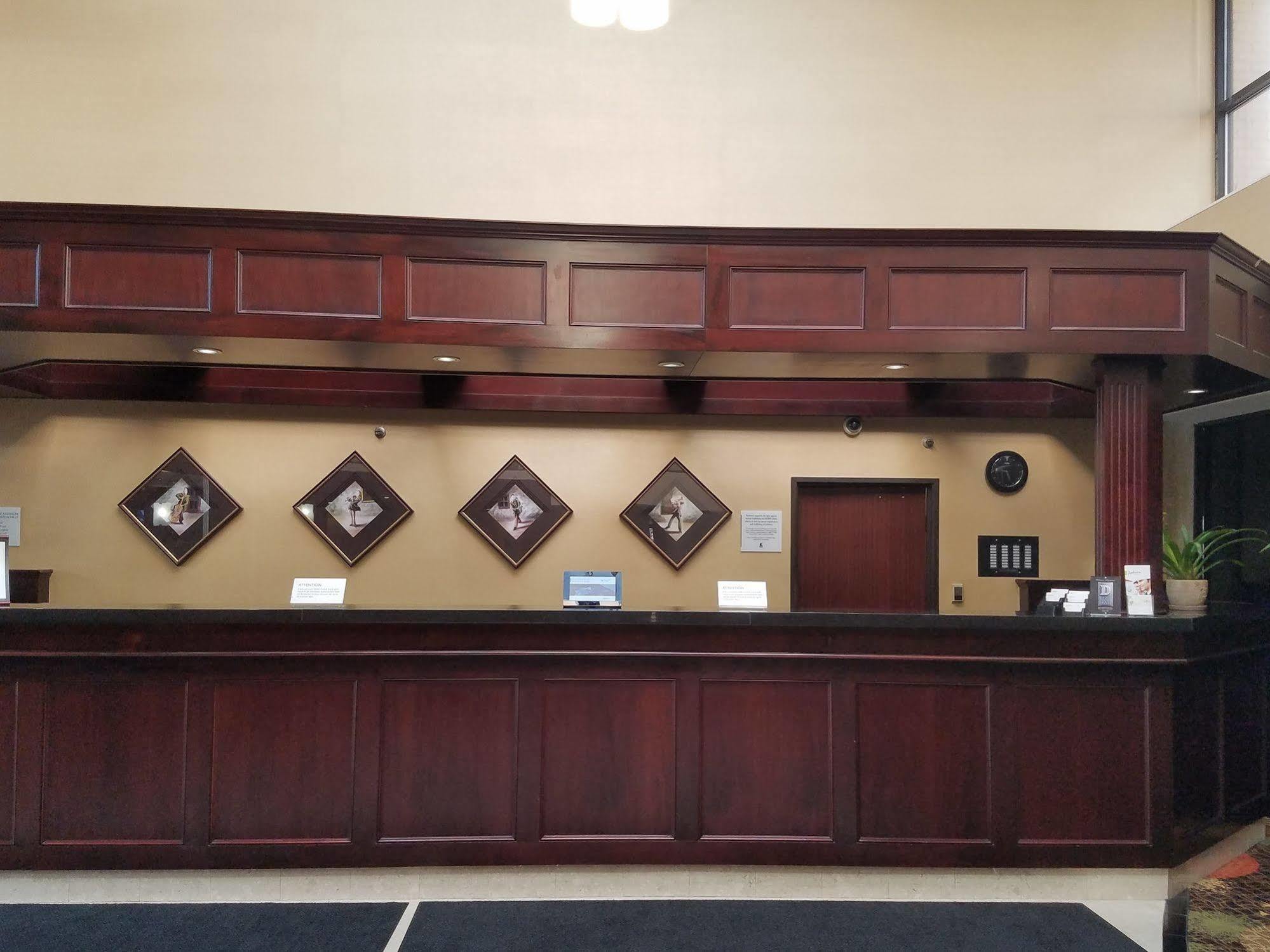 Radisson Hotel Detroit-Farmington Hills Ngoại thất bức ảnh
