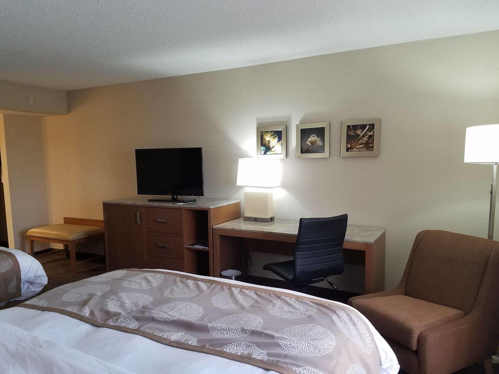 Radisson Hotel Detroit-Farmington Hills Ngoại thất bức ảnh