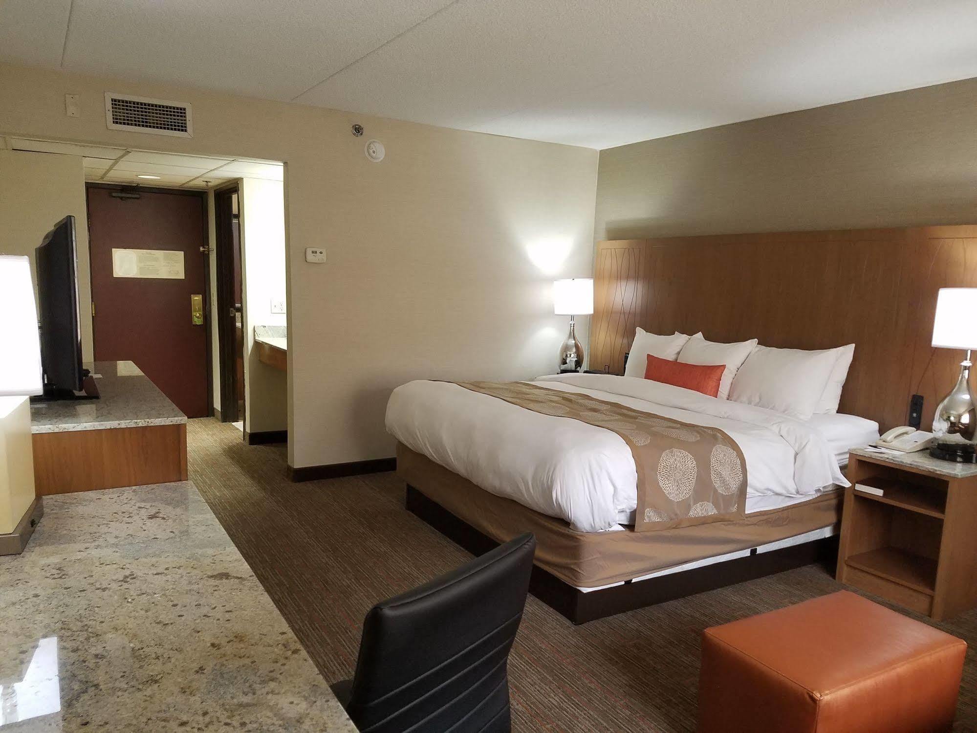 Radisson Hotel Detroit-Farmington Hills Ngoại thất bức ảnh