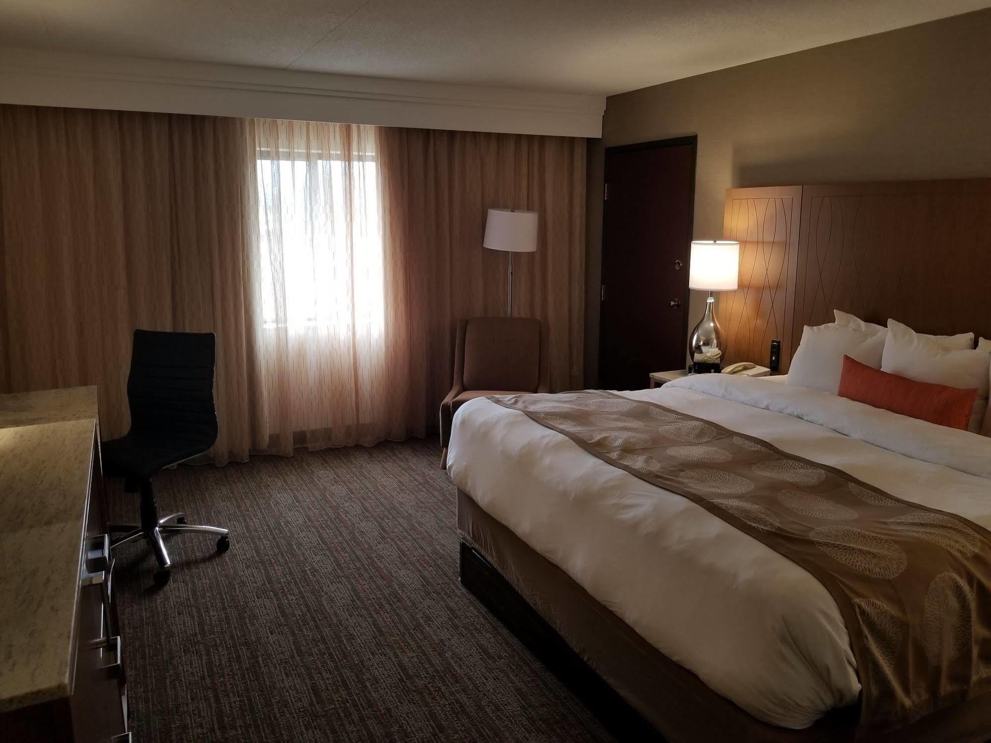 Radisson Hotel Detroit-Farmington Hills Ngoại thất bức ảnh