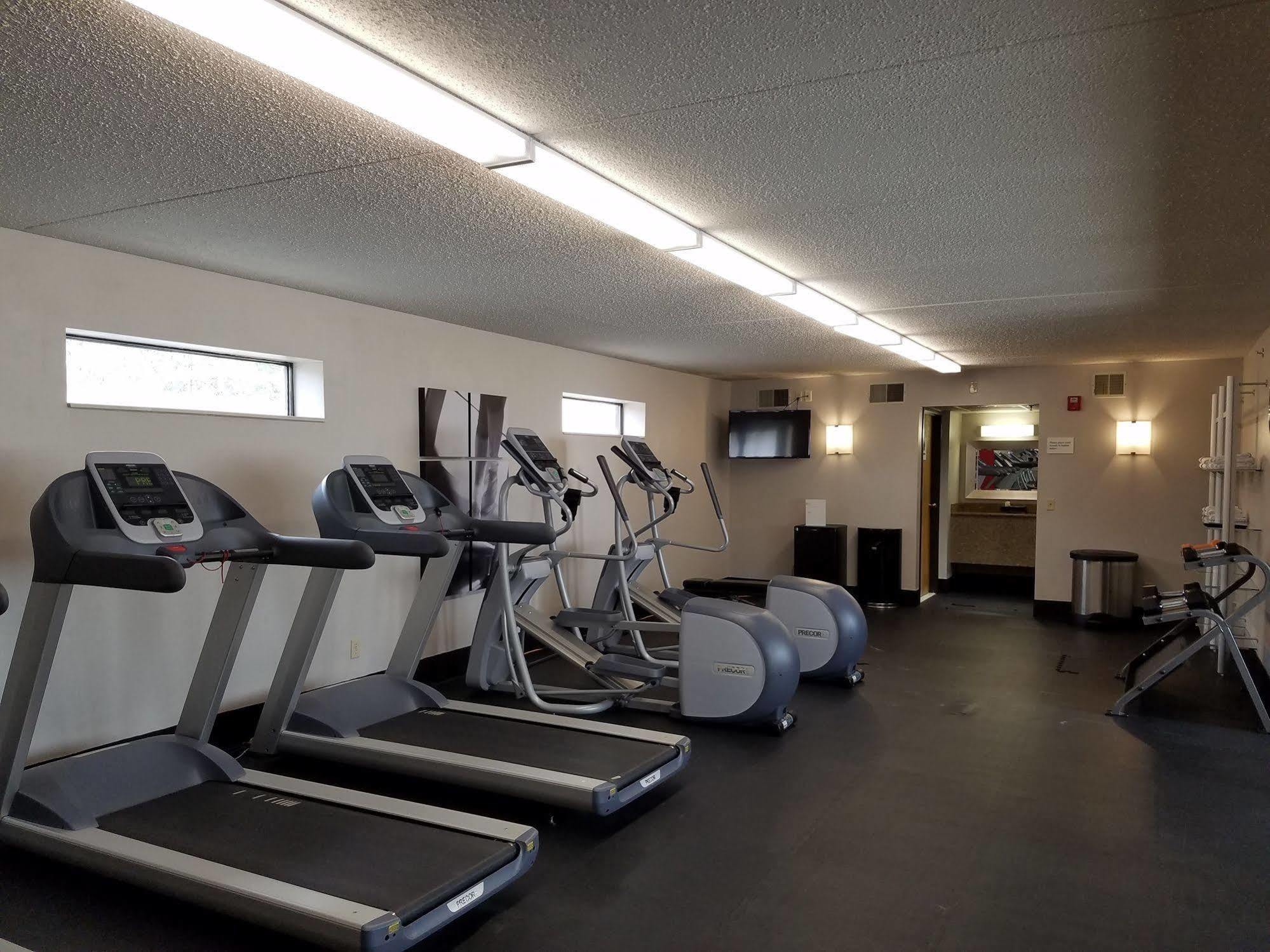Radisson Hotel Detroit-Farmington Hills Ngoại thất bức ảnh