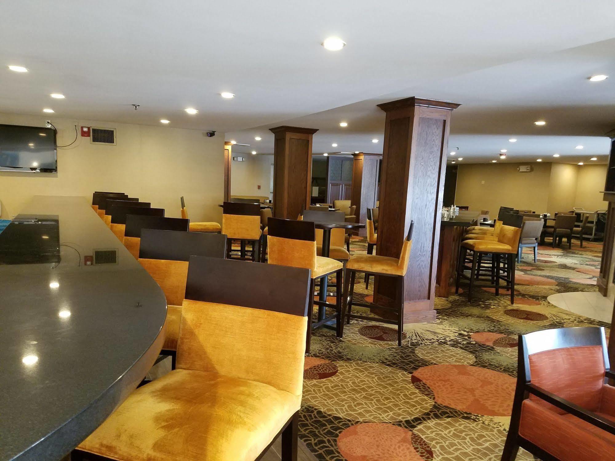 Radisson Hotel Detroit-Farmington Hills Ngoại thất bức ảnh