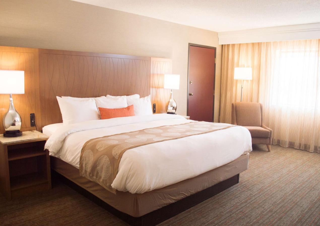 Radisson Hotel Detroit-Farmington Hills Ngoại thất bức ảnh