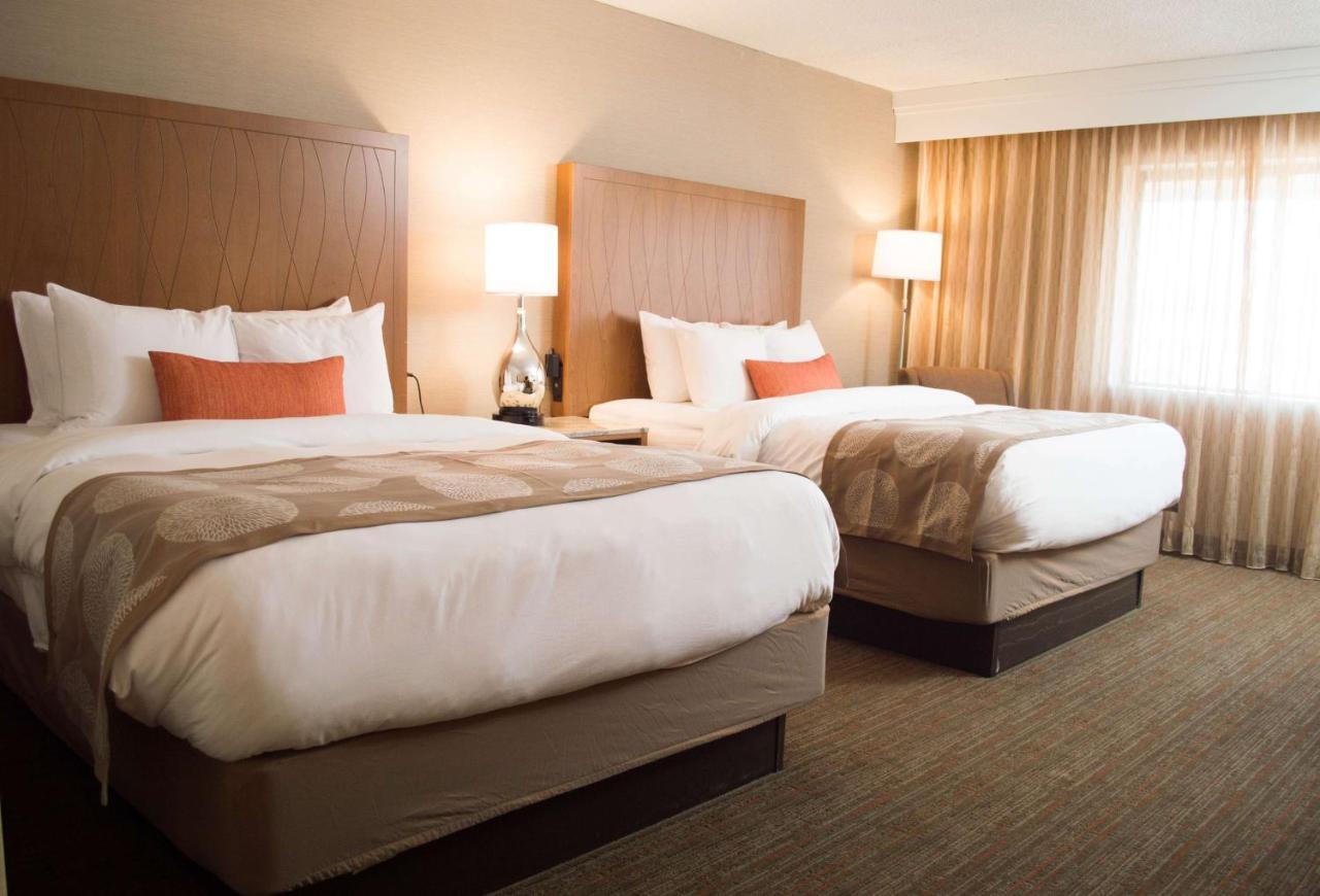 Radisson Hotel Detroit-Farmington Hills Ngoại thất bức ảnh